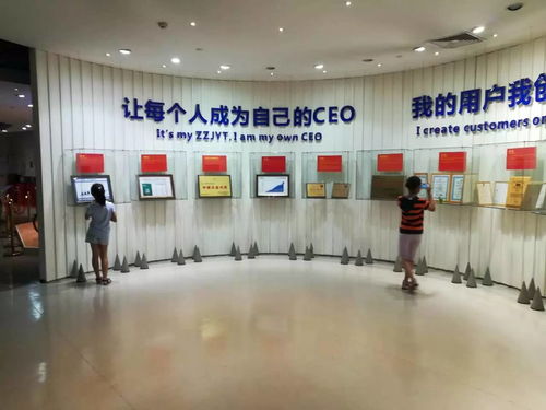 在行走中成長 記2013級1班、2班家委會組織海爾文化展假期研學活動